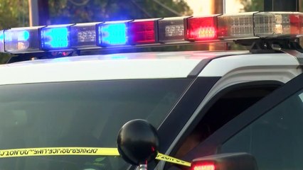 Encuentra policía a una pareja sin vida en posible asesinato-suicidio en Golden