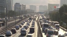 İstanbul'da sabah saatlerinde trafik yoğunluğu başladı