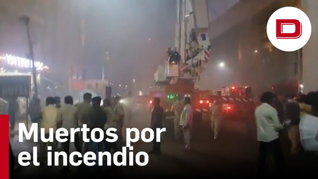 Mueren, al menos, ocho personas en el incendio en una tienda de motos eléctricas en la India