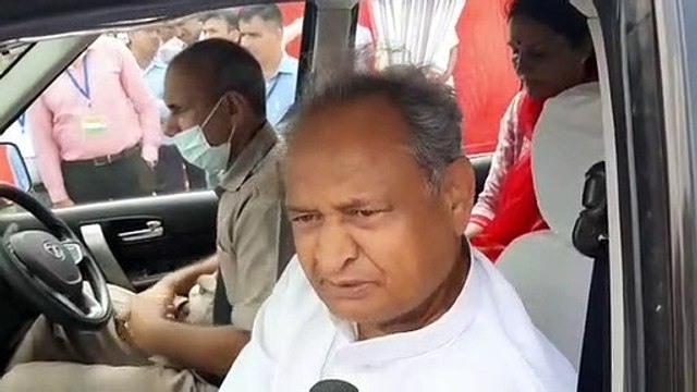 अमित शाह के मफलर को लेकर क्या बोल गए सीएम गहलोत ?