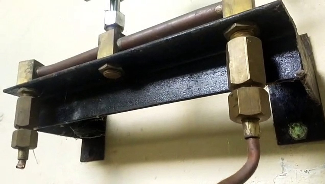 Video : रात के अंधेरे में ऑक्सीजन की पाइप लाइन...