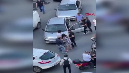 ŞİŞLİ'DE YOL VERME KAVGASINI GÜÇLÜKLE AYIRDILAR