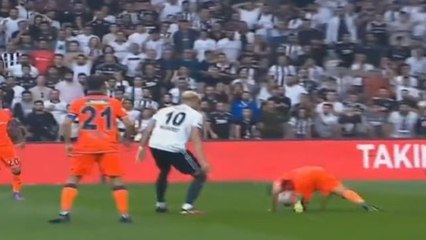 Beşiktaş-Başakşehir maçı penaltı pozisyonu izle! [VİDEO]