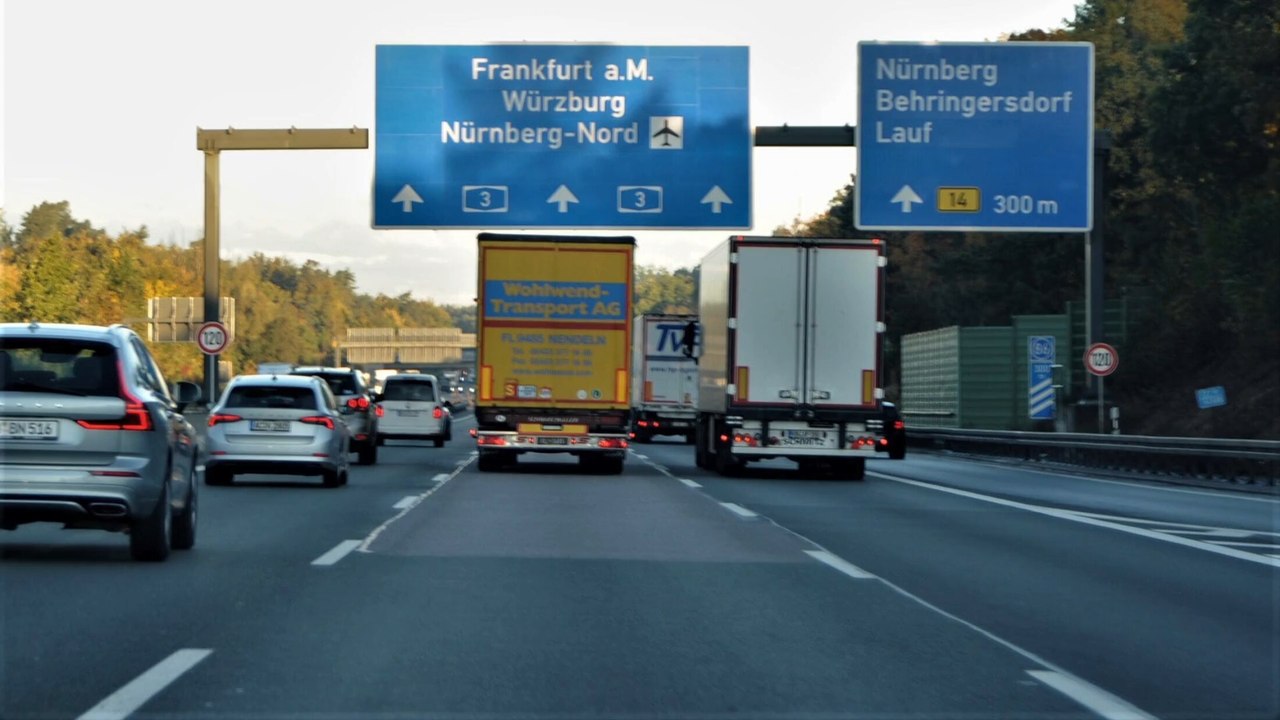 Trümmerfeld sorgt für Voll-Sperrung der A3 Richtung Nürnberg