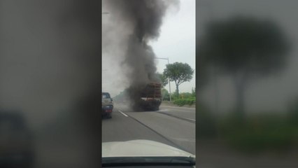 서울 올림픽대로 행주대교 인근 달리던 화물차에서 불 / YTN