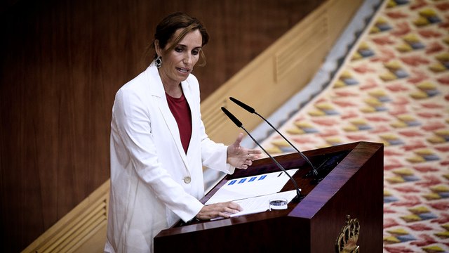 García carga contra las becas cayetanas y los chiringuitos de Ayuso