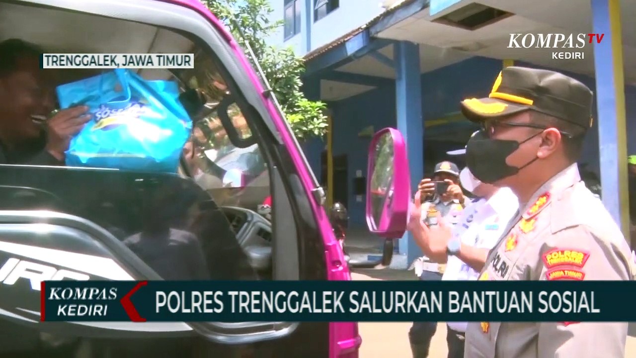 Polres Trenggalek Salurkan Bantuan Sosial Untuk Sopir Angkutan Umum