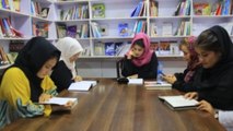 Una biblioteca clandestina para mujeres desafía el veto de los talibanes