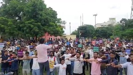 Tải video: युवा बेरोजगारों ने कांग्रेस सरकार के खिलाफ खोला मोर्चा , दिया एक अक्टूबर तक का समय