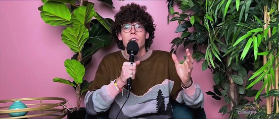 La bande-annonce du film Not Okay avec Dylan O'Brien : l'acteur aperçu très proche d'une chanteuse