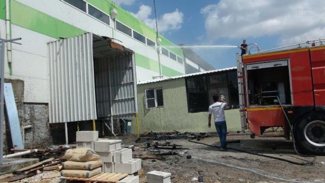Son dakika haber! KAHVE VE BAHARAT FABRİKASINDA ÇIKAN YANGIN, 1 SAATTE SÖNDÜRÜLDÜ