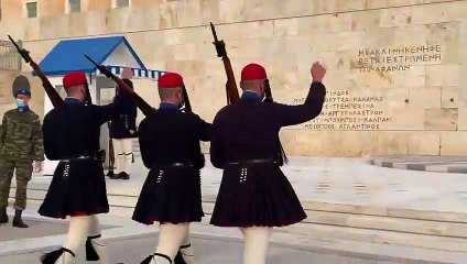 Εύζωνες -Τσολιάδες στο Σύνταγμα