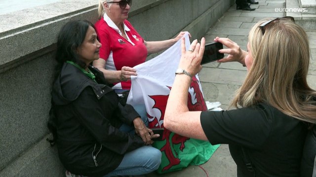 Queues begin in London to view Queen Elizabeth II's coffin