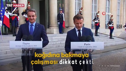 Miçotakis'in Macron'un kağıdına bakmaya çalıştığı anlar gündem oldu