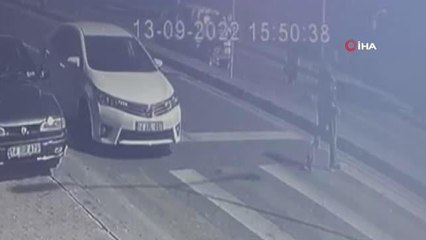 Yaya geçidinden geçen anne ve kızına otomobil böyle çarptı