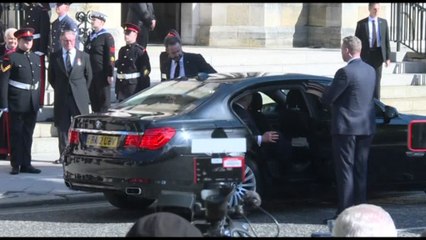 Carlo e Camilla a Belfast alla messa per Elisabetta II