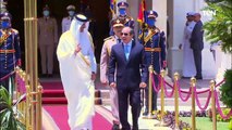 أمير قطر يستقبل الرئيس السيسي لدى وصوله مطار حمد الدولي