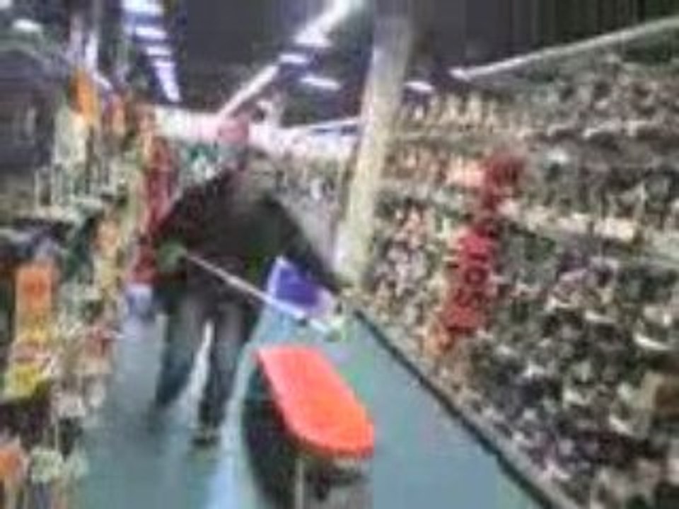 LES INTRUS- L'intrus mental trace en trotinette