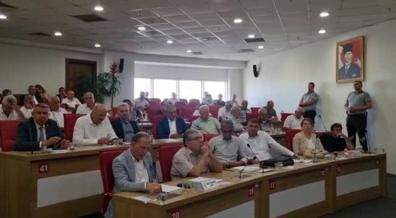 Aydın haberleri! AKP'li Meclis Üyesi Aydın'da Herkesin Havuzu Olduğunu İddia Etti. Başkan Çerçioğlu: Sizin Havuzunuz Var. Yoksul Vatandaşın Nerede Havuzu Var