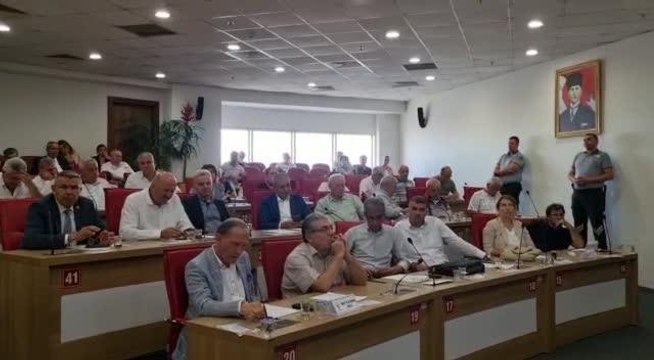 Aydın haberleri! AKP'li Meclis Üyesi Aydın'da Herkesin Havuzu Olduğunu İddia Etti. Başkan Çerçioğlu: Sizin Havuzunuz Var. Yoksul Vatandaşın Nerede Havuzu Var