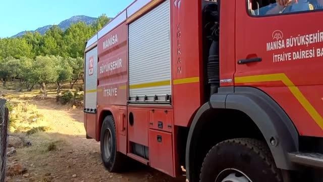 Son dakika haberi | Spil Dağı eteklerinde çıkan orman yangını büyümeden söndürüldü