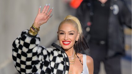 GALA VIDEO - Gwen Stefani méconnaissable : le visage de la chanteuse surprend