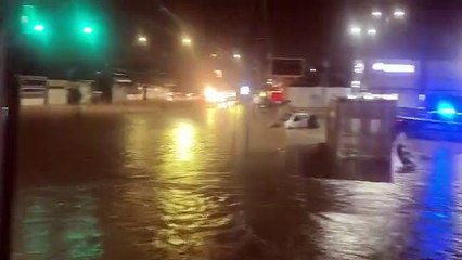 Download Video: Familias enteras se quedaron varadas por inundaciones en JZ