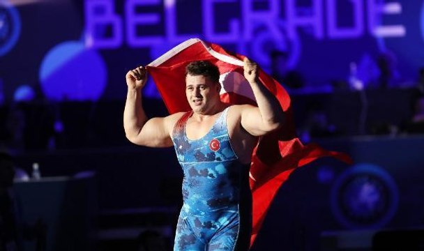 Milli güreşçi Rıza Kayaalp, 5'inci kez dünya şampiyonu olarak tarihe geçti