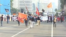 Endonezya'da öğrenciler petrol fiyatlarındaki artışı protesto etti