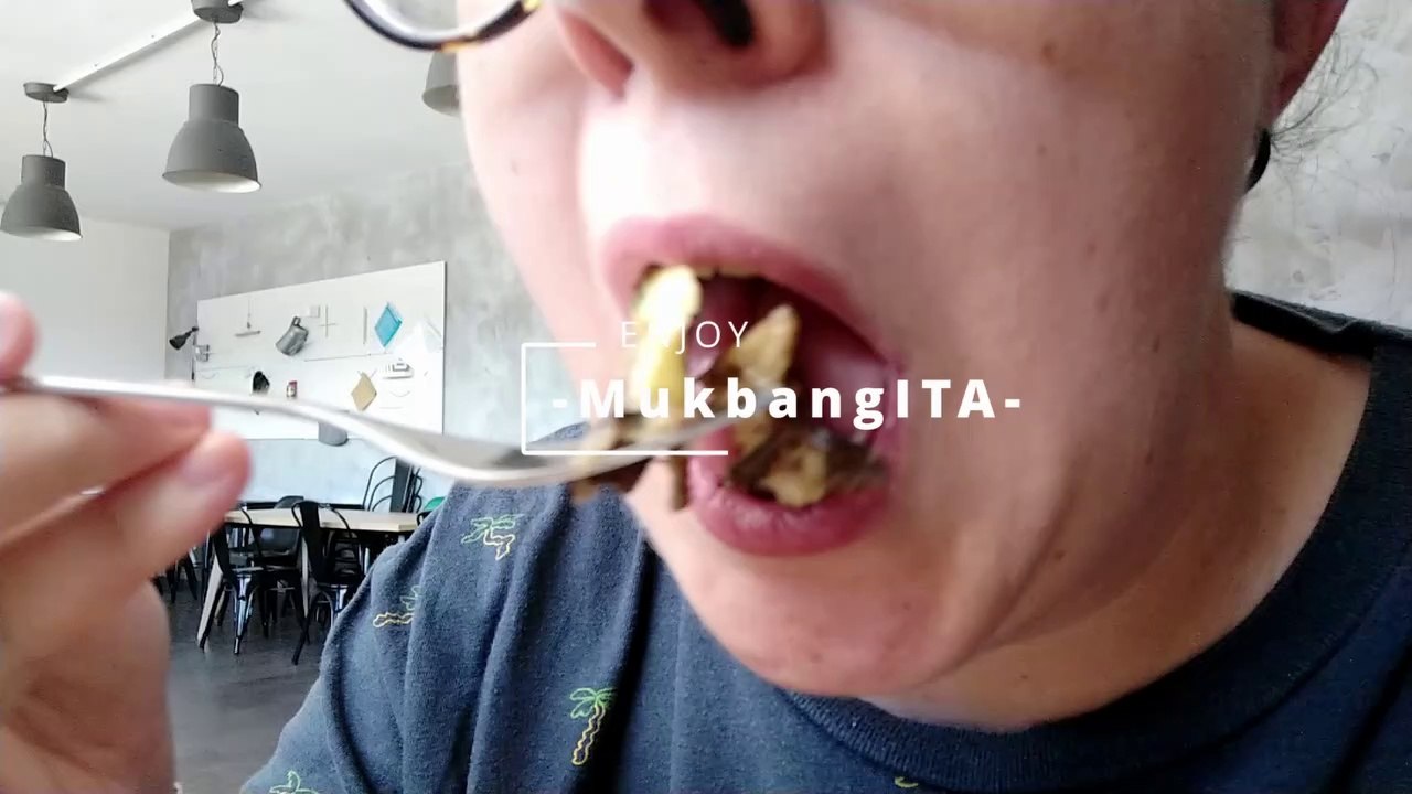 Frittata con melanzane fritte e cracker - Mukbang