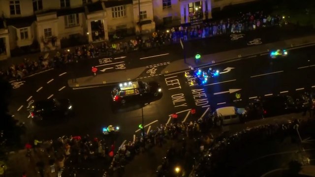 Carlos III recibe el féretro de Isabel II en Buckingham