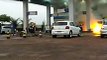 Vídeo mostra momento em que veículo pega fogo em posto de combustíveis de Umuarama