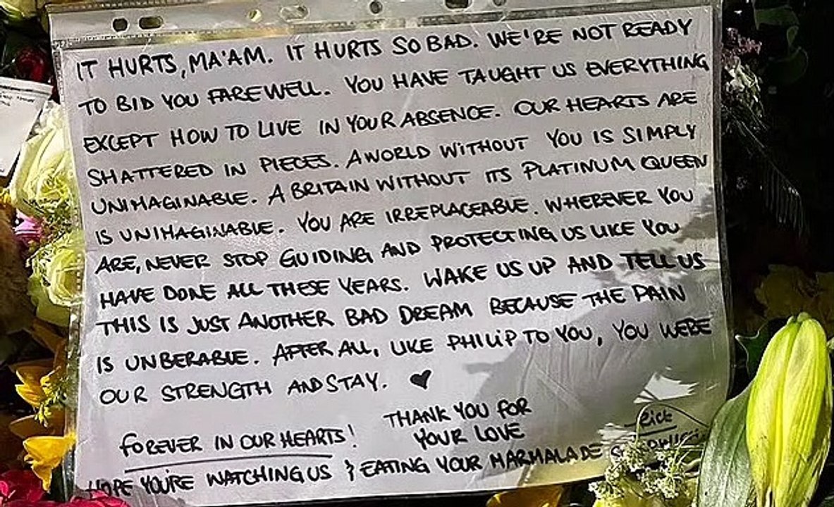 Touching message to the Queen left by grieving royal fan who says 'pain is unbearable' leaves social media users in tears as they say it 'perfectly describes the nation's feelings'