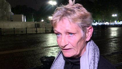 Caixão de Elizabeth II chega ao Palácio de Buckingham