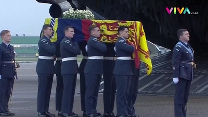 Rintik Hujan Sambut Kedatangan Jenazah Ratu Elizabeth II