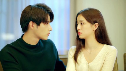 L'homme a kidnappé la petite fille et a laissé la déesse le satisfaire comme ça