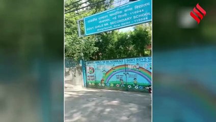 Delhi Schools: झुलसती गर्मी में अस्थाई पोर्टकैबिन में हो रही बच्चों की पढ़ाई, क्या है AAP की सफाई