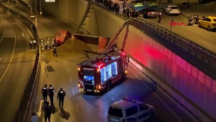 Kadıköy'de hafriyat yüklü TIR çevre yoluna uçtu: 1 yaralı