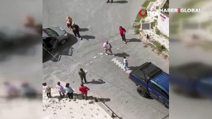 Annesiyle çarpışan aracın sürücüsüne bağıran çocuk güçlükle sakinleştirildi: Ortaya ilginç anlar çıktı!