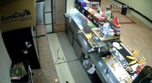 Beyoğlu'nda bir garip hırsızlık: Büfeden çaldığı içecekleri aynı büfeye satmaya çalıştı