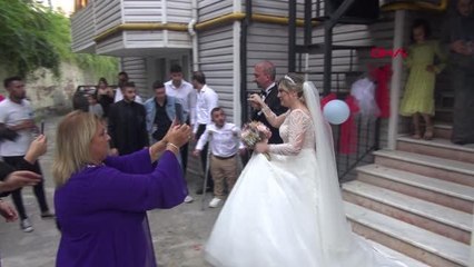TİYATROCU DAMADIN ARKADAŞLARINDAN GELİNE, 'HAMİLE SEVGİLİ' ŞAKASI