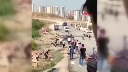 LİSE ÖNÜNDE TEKMELİ YUMRUKLU KAVGA KAMERADA