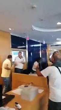 احدى المودعات تقتحم مصرف لبنان وتحتجز رهائن وتهدد بحرق نفسها والموظفين