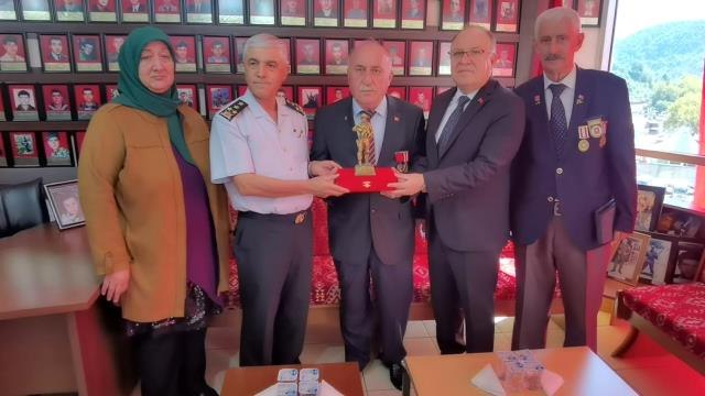 Son dakika haber | Jandarma Genel Komutanı Arif Çetin, şehit ailelerini ziyaret etti