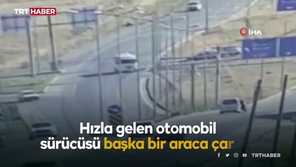 Hız yapan otomobil sürücüsü önündeki araca çarptı: O anlar kamerada