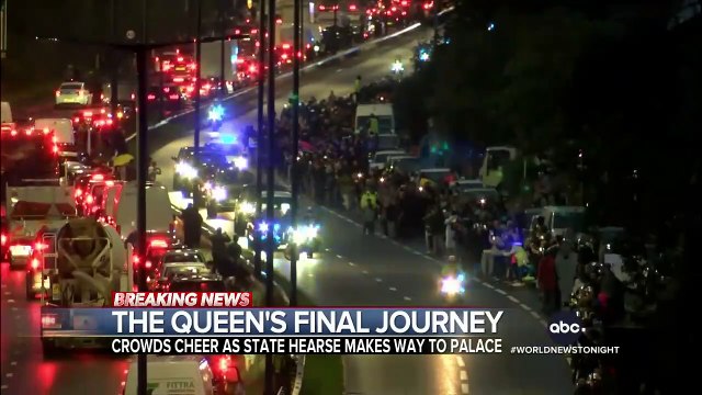 Queen Elizabeth's coffin arrives at Buckingham Palace