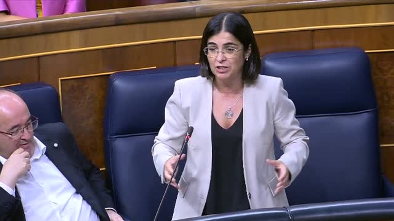 Darias dice que se quitará la mascarilla en el transporte público cuando digan los expertos