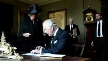 « Je déteste ça ! » : quand le roi Charles III s’agace à cause d’un stylo qui fuit