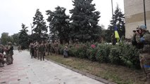 Ukrayna Devlet Başkanı Volodimir Zelenskiy, Rus güçlerinden geri alınan İzyum'da