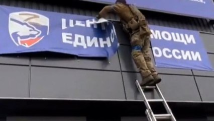 Ucraina, si rimuovono i manifesti russi vicino al confine